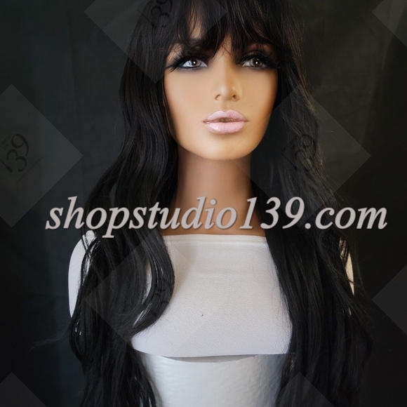 Omg the perfect wig with bangs - Picture 2 of 5
